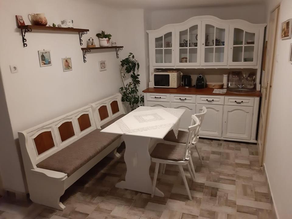 Edina Vintage Vendégház Mosonmagyaróvár Exterior foto