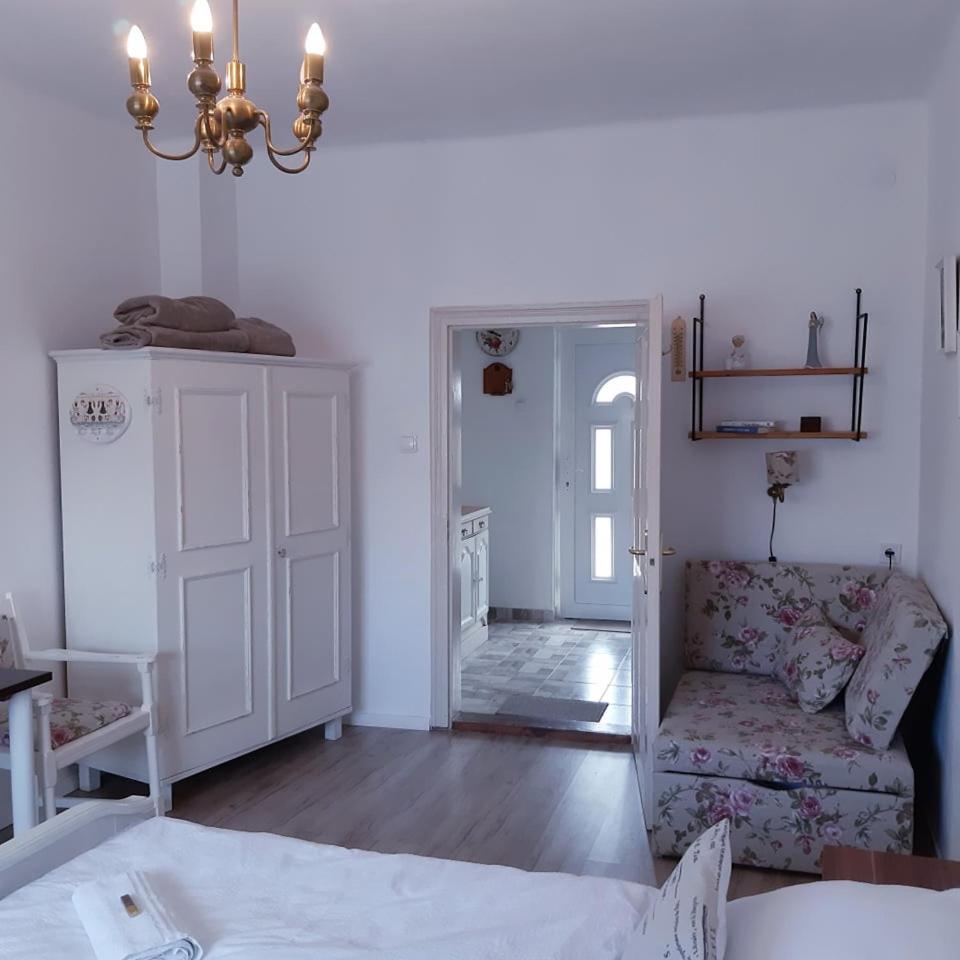 Edina Vintage Vendégház Mosonmagyaróvár Exterior foto